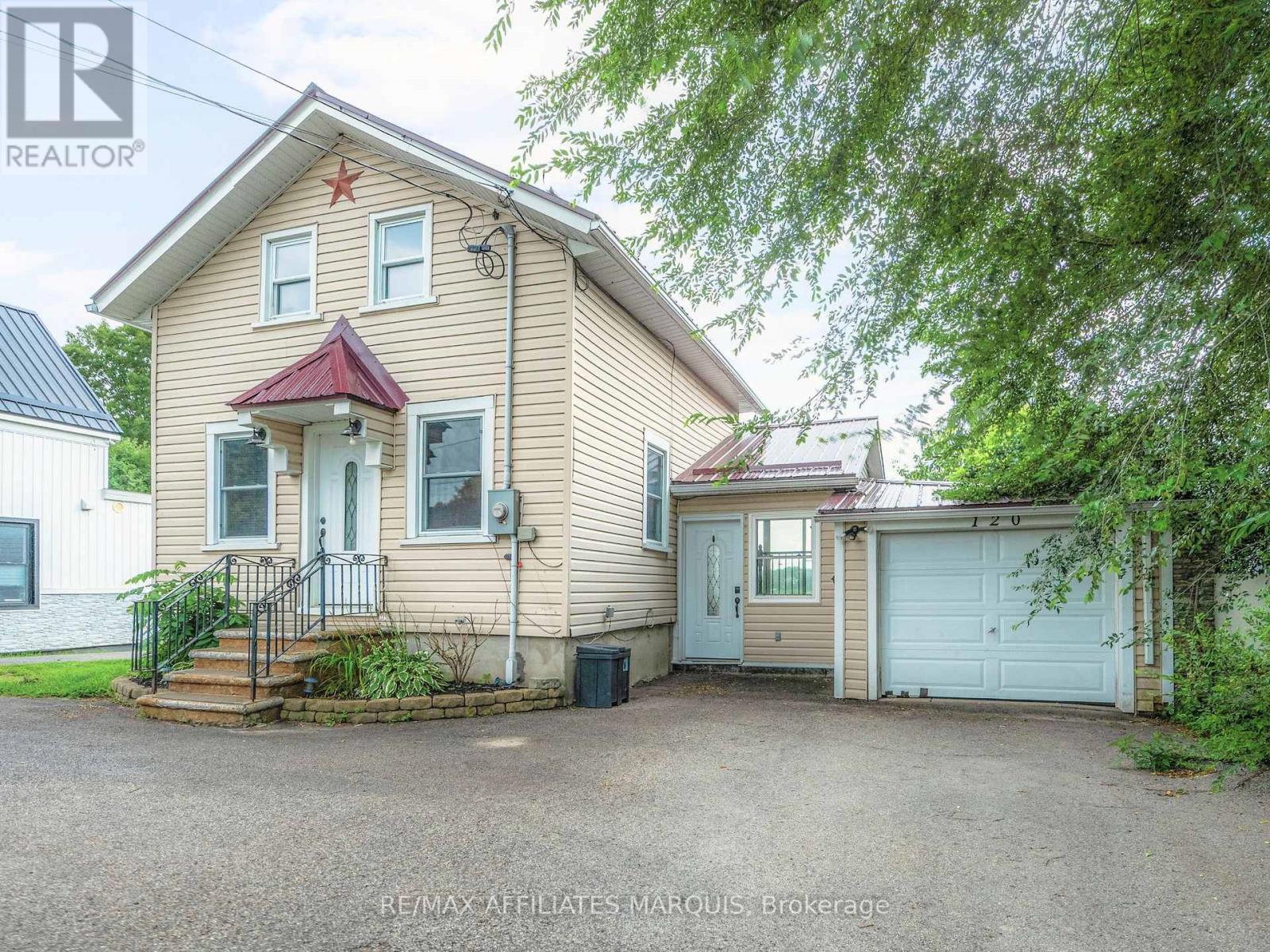 120 QUEEN STREET, Smiths Falls, Ontario