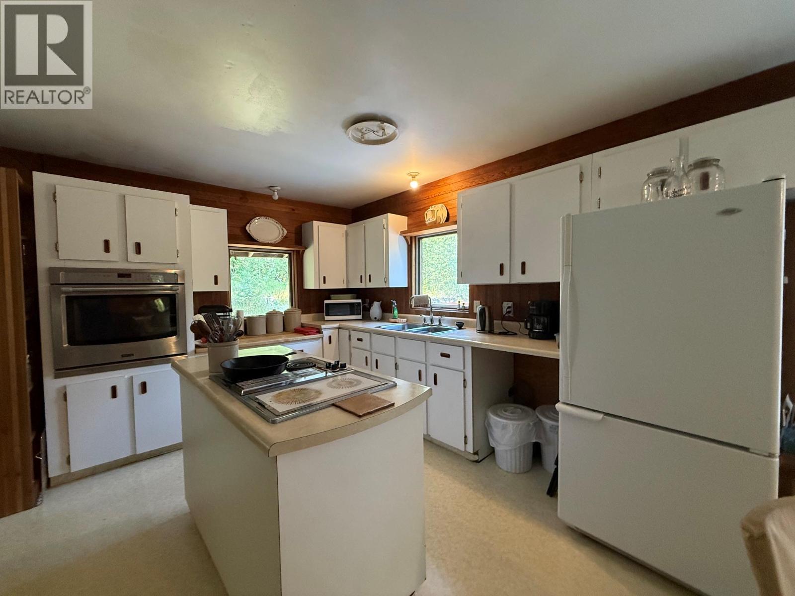 3360 Yellowhead Highway, Clearwater, British Columbia V0E 3A0 - Photo 5 - 10399339