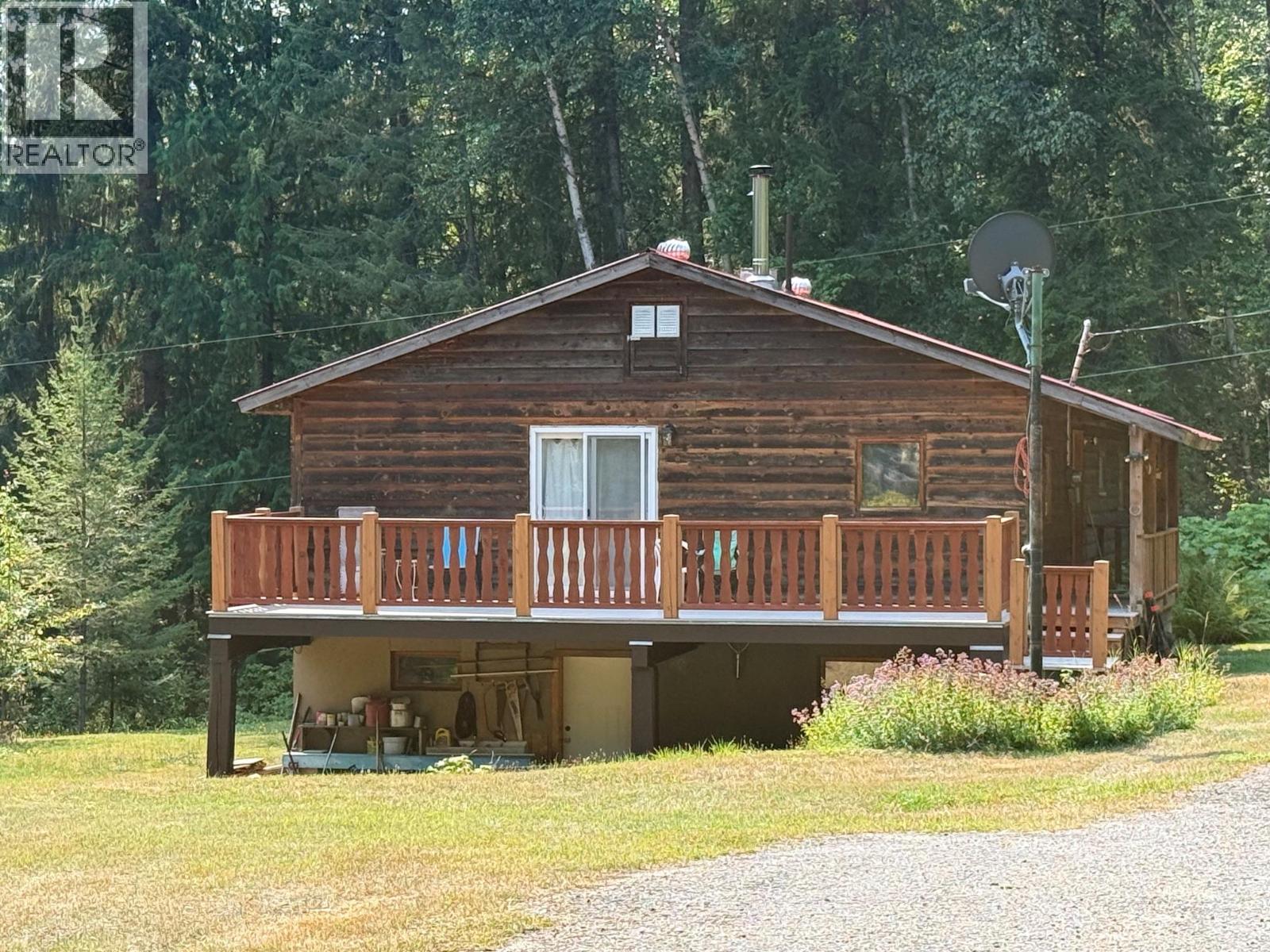 3360 Yellowhead Highway, Clearwater, British Columbia V0E 3A0 - Photo 2 - 10399339