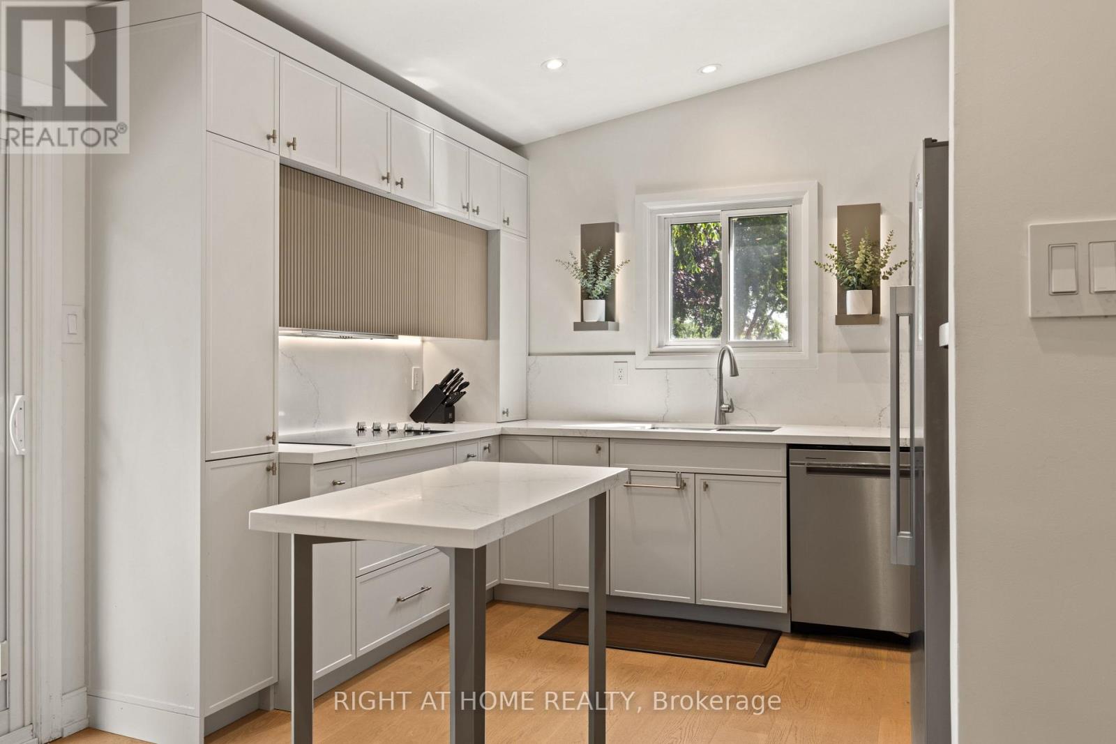 262 Yorkshire Drive, Newmarket, Ontario  L3Y 6J7 - Photo 11 - N13729826