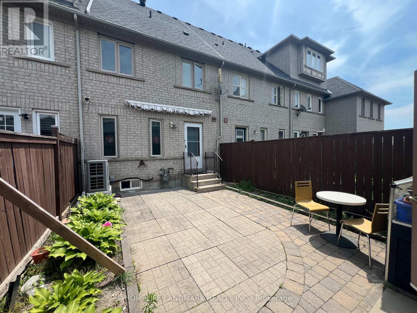 8 Baffin Court, Richmond Hill, Ontario  L4B 4J7 - Photo 2 - N13729852