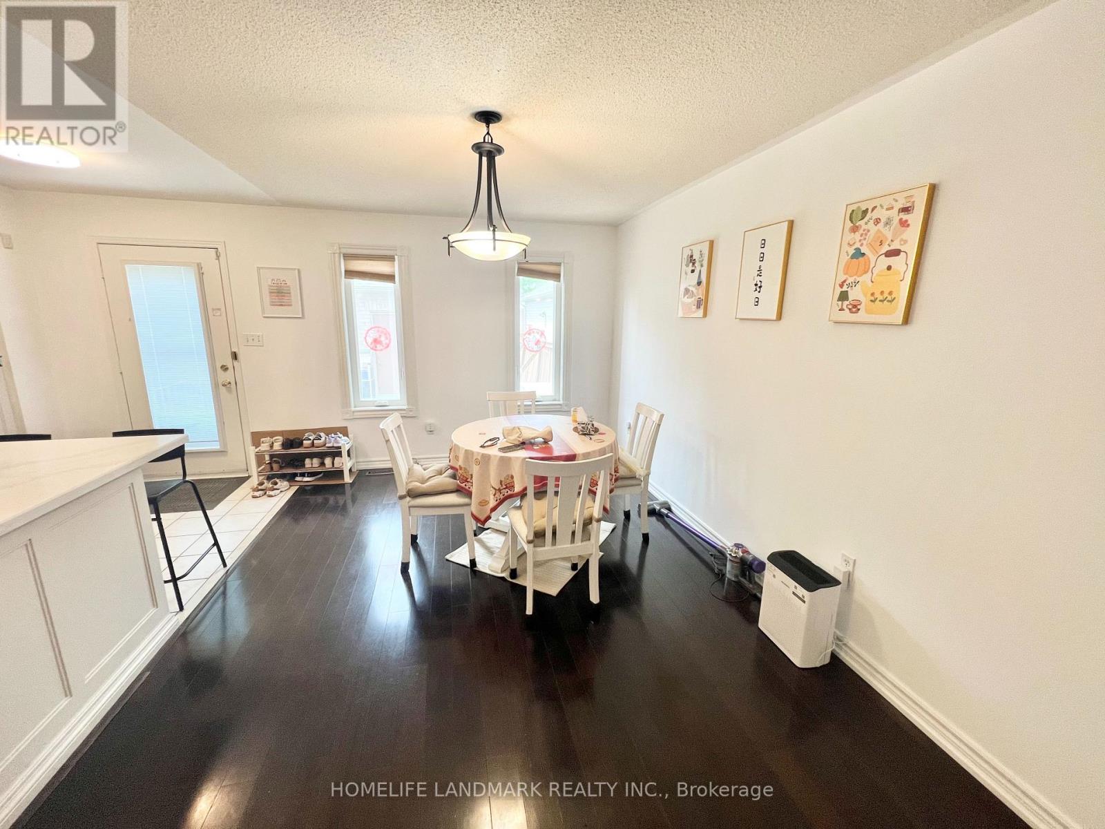 8 Baffin Court, Richmond Hill, Ontario  L4B 4J7 - Photo 3 - N13729852