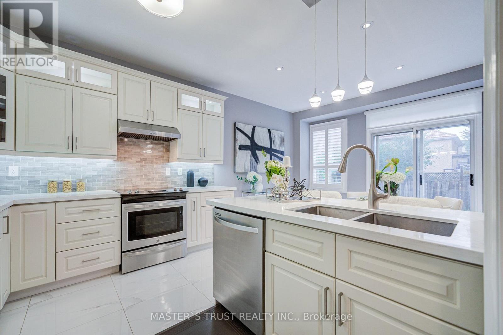 350 Coachwhip Trail, Newmarket, Ontario  L3X 2R6 - Photo 20 - N13729860