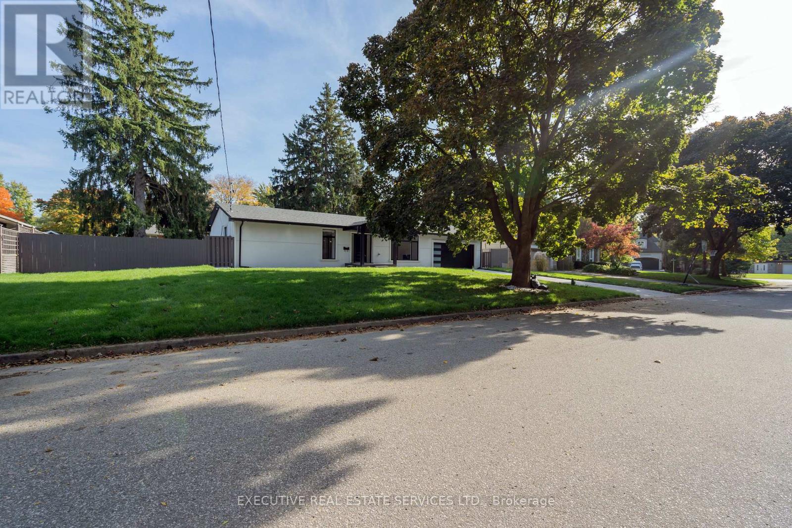 646 Sequin Crescent, Mississauga, Ontario L5H 1W5 - Photo 3 - W13729832