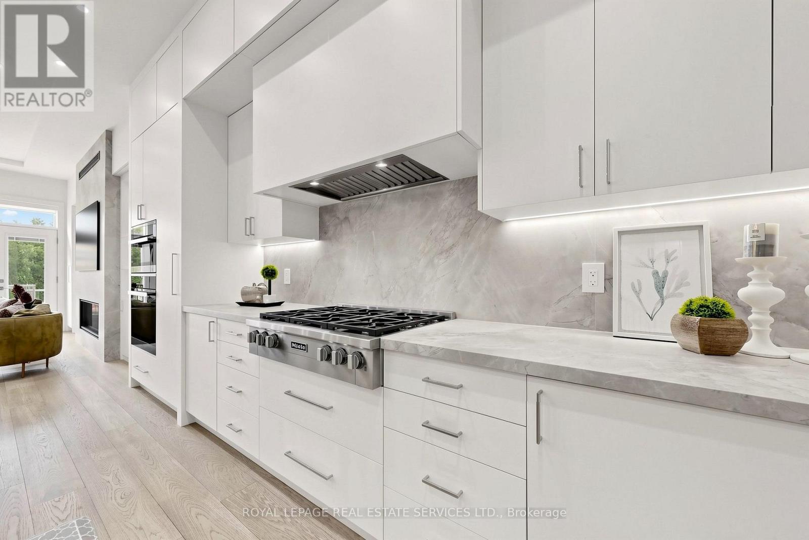 383 Melrose Avenue, Toronto, Ontario  M5M 1Z6 - Photo 13 - C13729824
