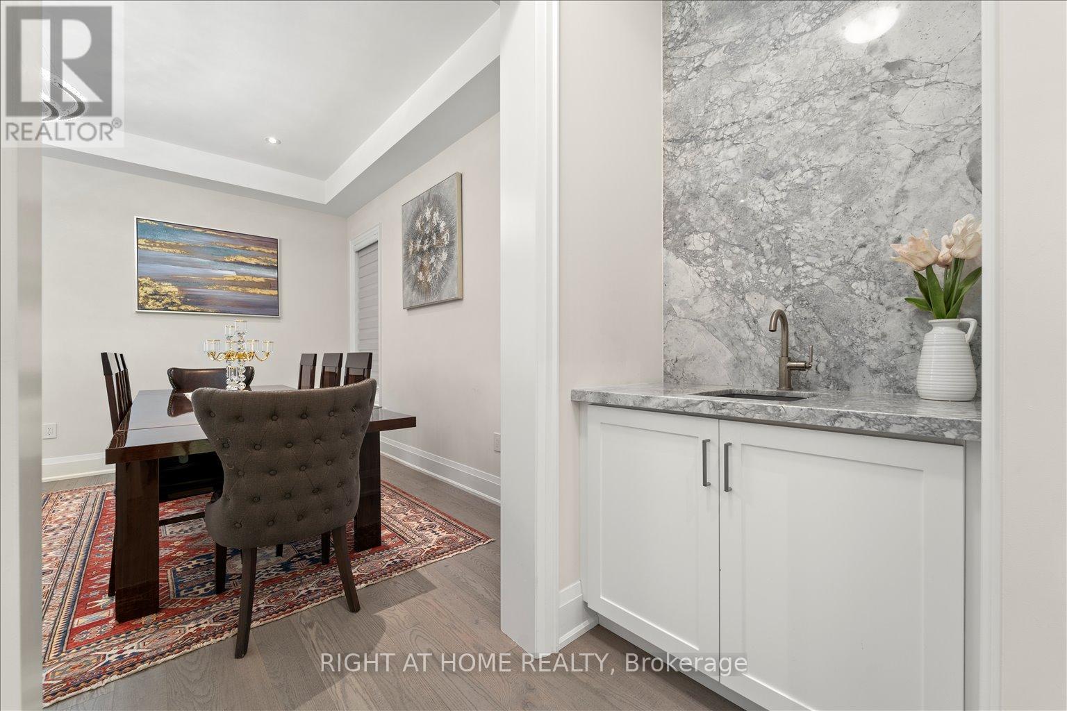 121 Milky Way Drive, Richmond Hill, Ontario  L4C 4L9 - Photo 10 - N13729320