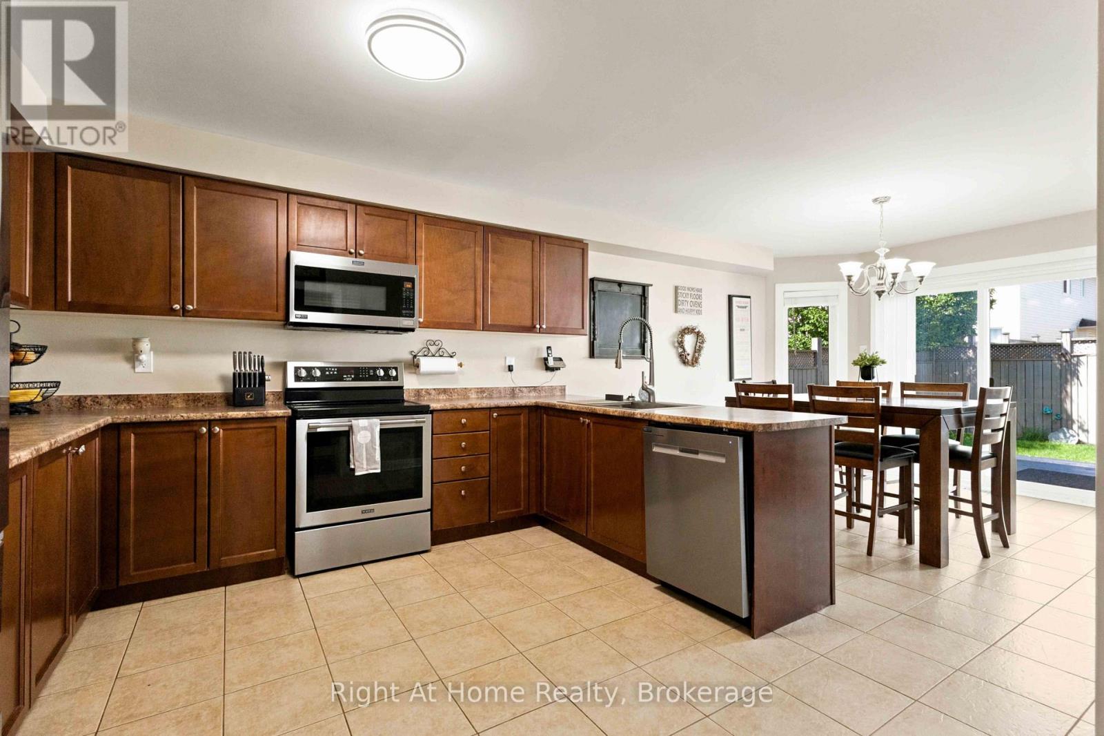 149 Dadson Drive, Clarington, Ontario  L1C 5M7 - Photo 10 - E13729946