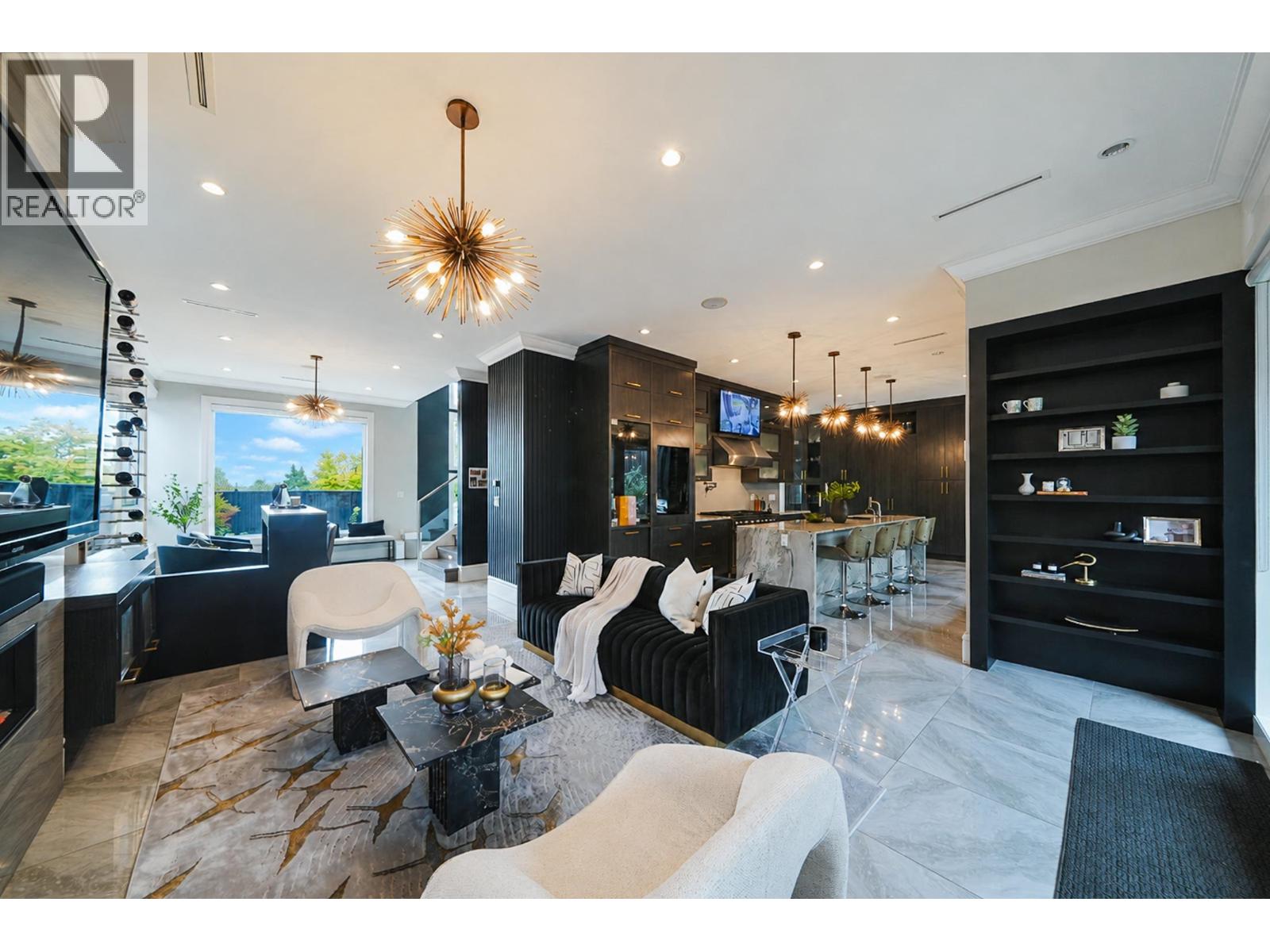 6069 Patrick Street, Burnaby, British Columbia  V5J 3B8 - Photo 4 - R3160107