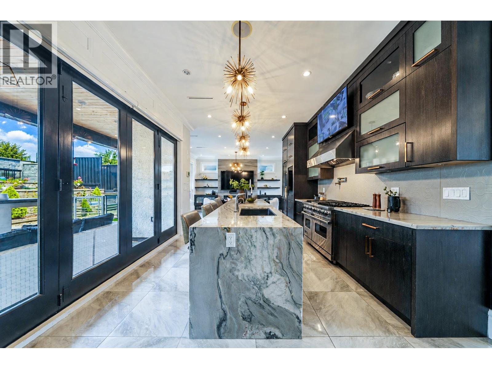 6069 Patrick Street, Burnaby, British Columbia  V5J 3B8 - Photo 8 - R3160107
