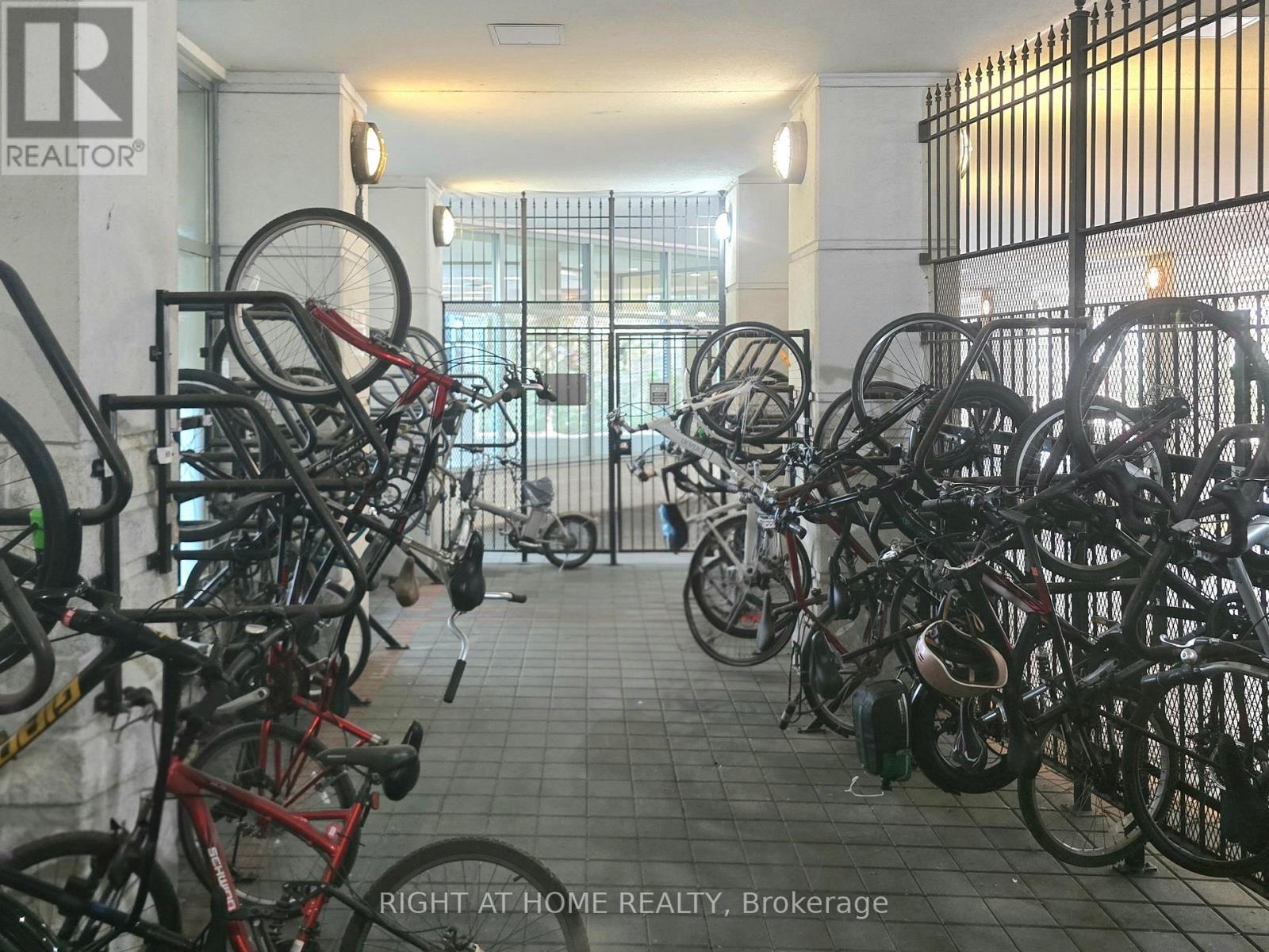 506 - 228 Queens Quay W, Toronto, Ontario  M5J 2X1 - Photo 37 - C13729892