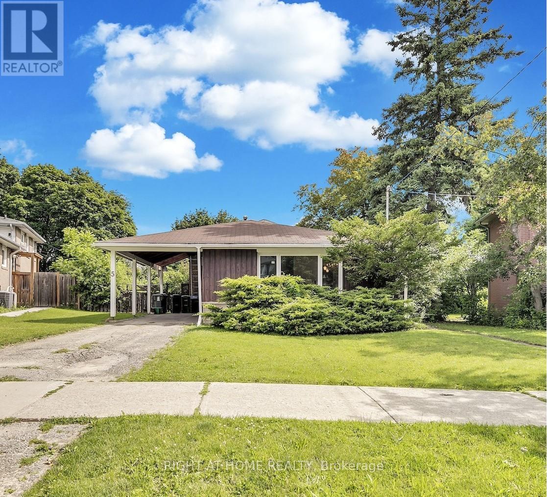 5 CLAREVILLE CRESCENT, Toronto, Ontario