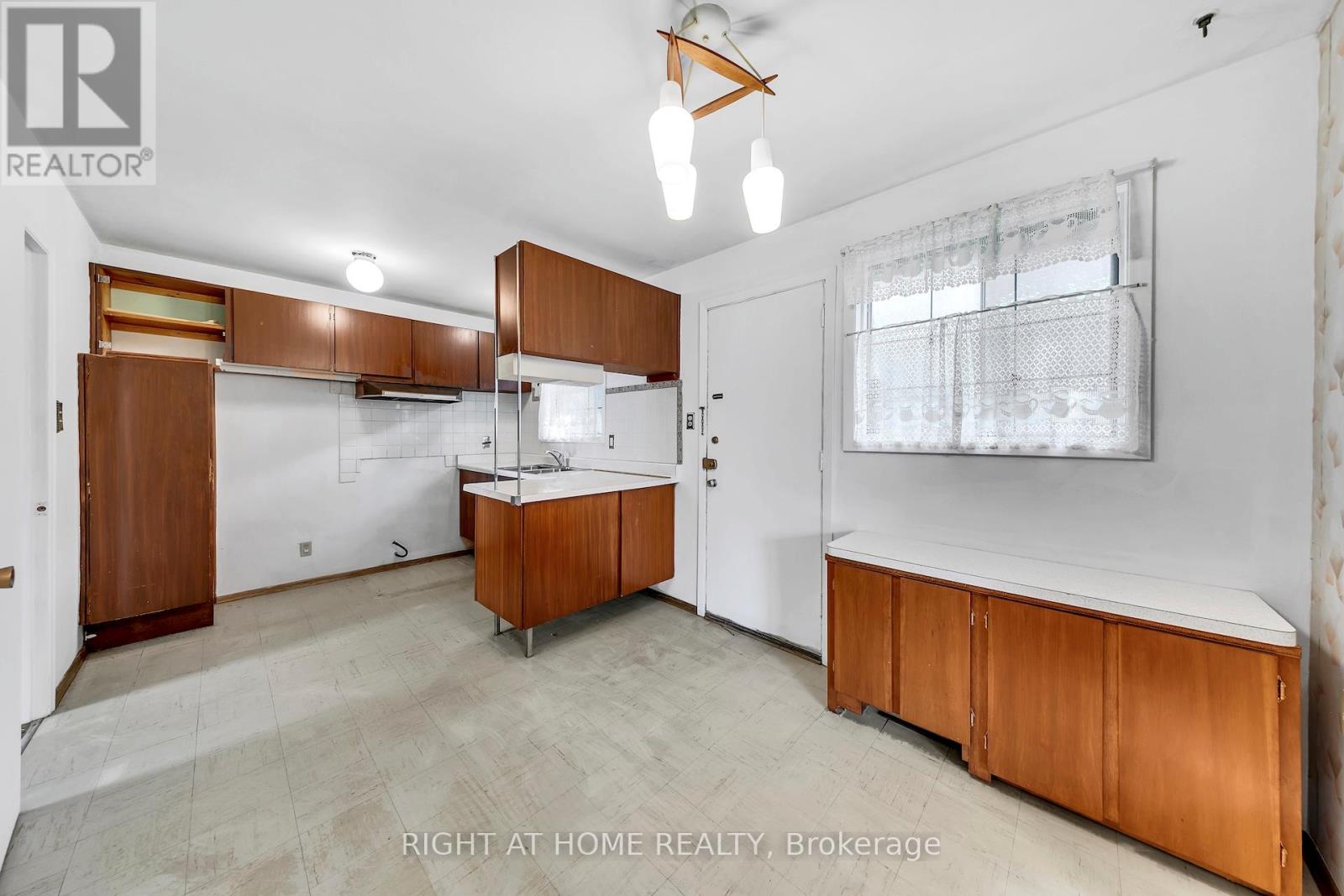 5 Clareville Crescent, Toronto, Ontario  M2J 2B9 - Photo 13 - C13729902