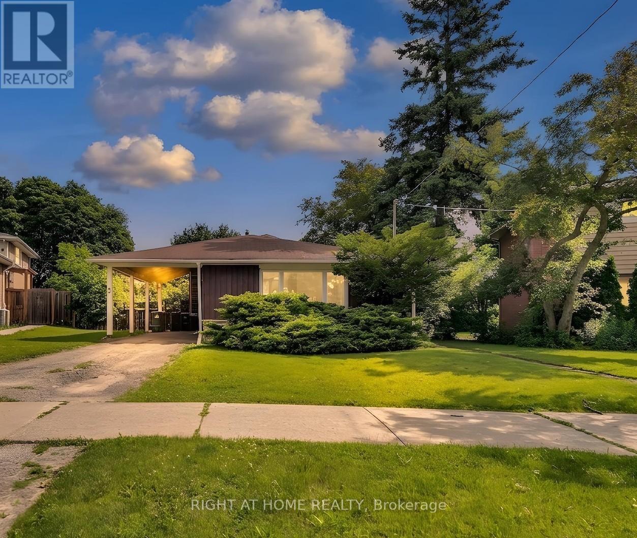5 Clareville Crescent, Toronto, Ontario  M2J 2B9 - Photo 2 - C13729902
