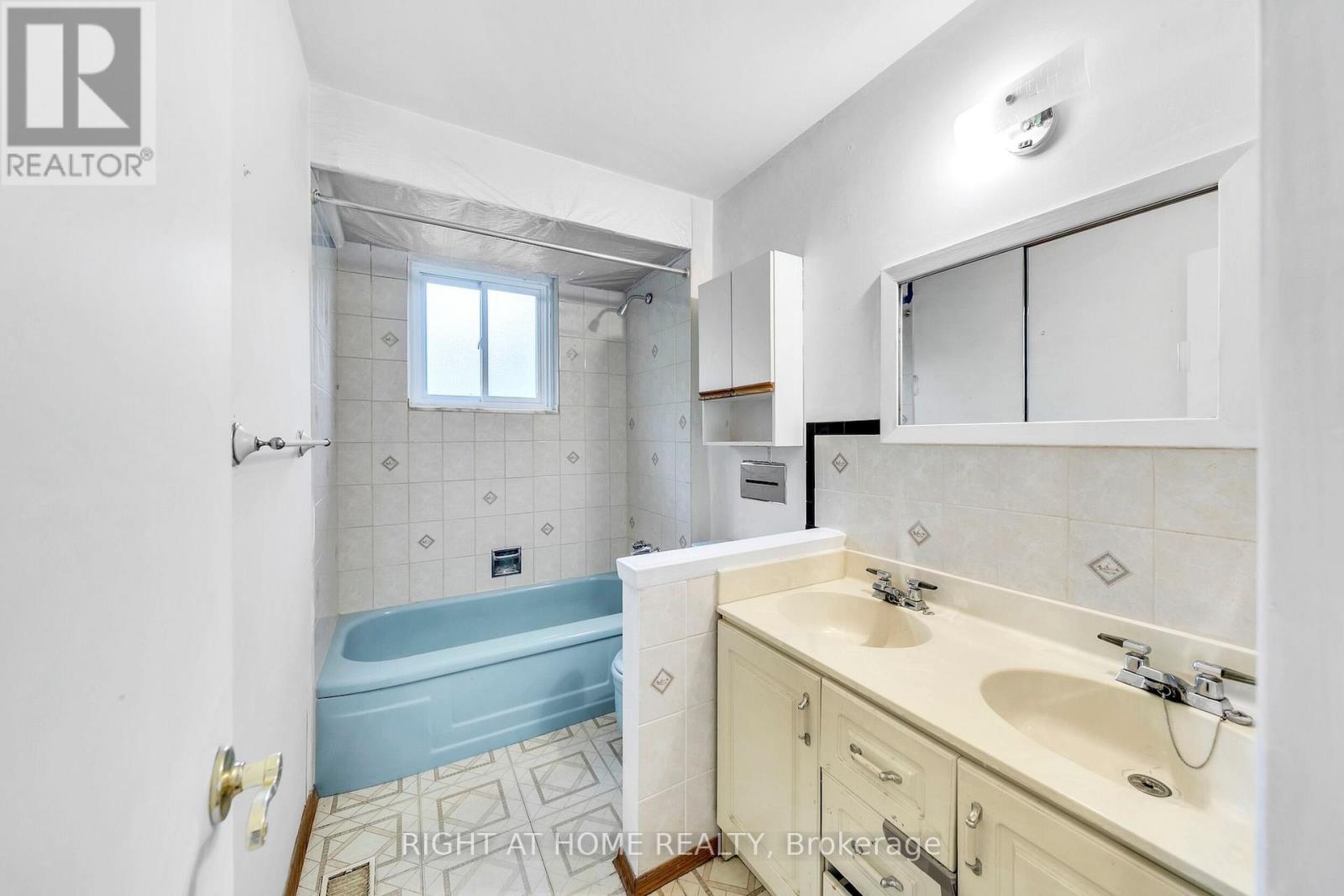 5 Clareville Crescent, Toronto, Ontario  M2J 2B9 - Photo 21 - C13729902