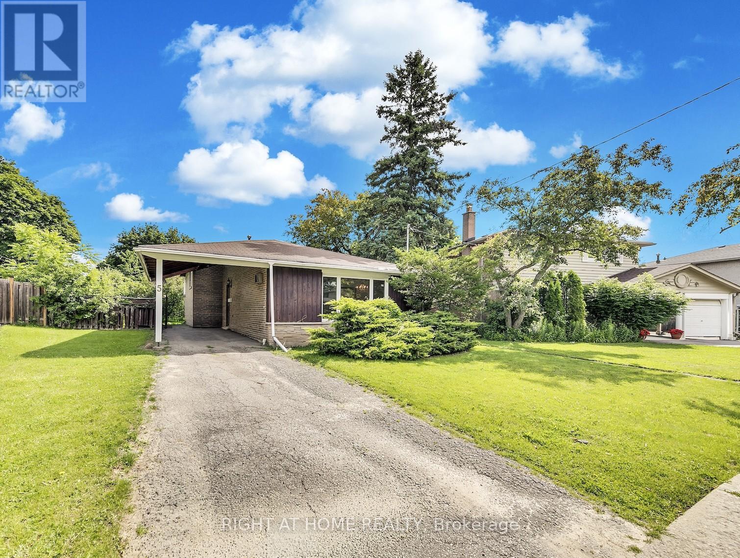 5 Clareville Crescent, Toronto, Ontario  M2J 2B9 - Photo 4 - C13729902