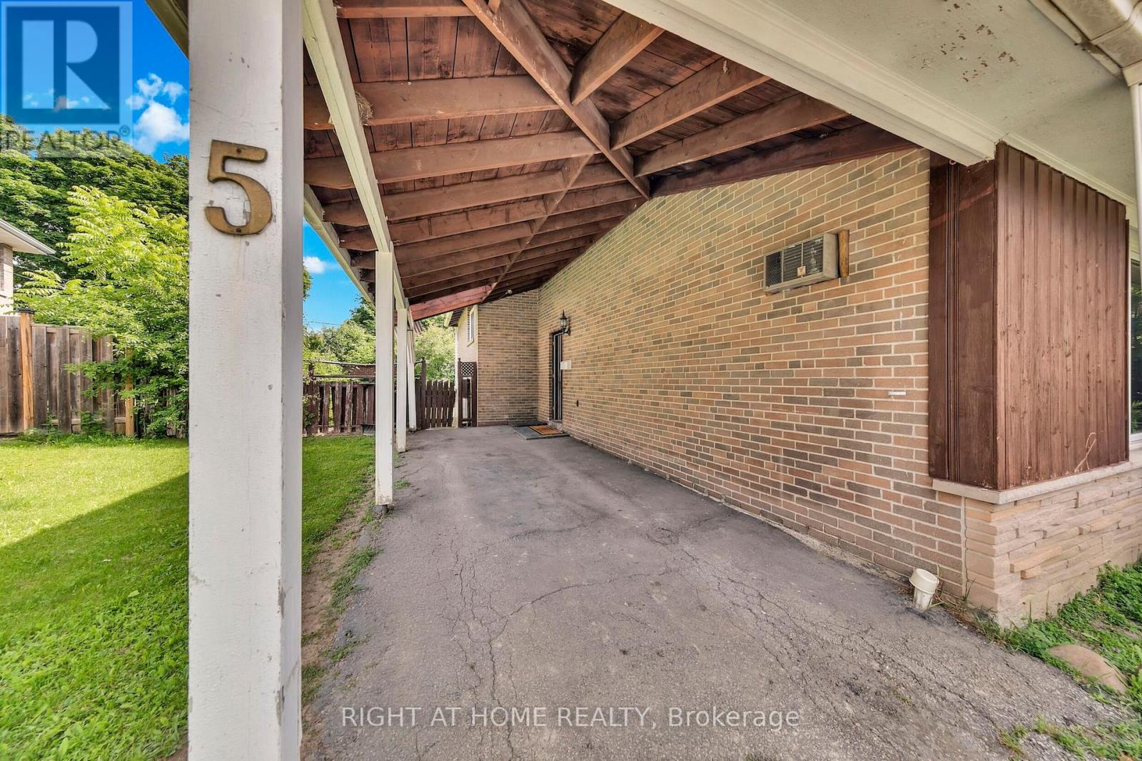 5 Clareville Crescent, Toronto, Ontario  M2J 2B9 - Photo 5 - C13729902