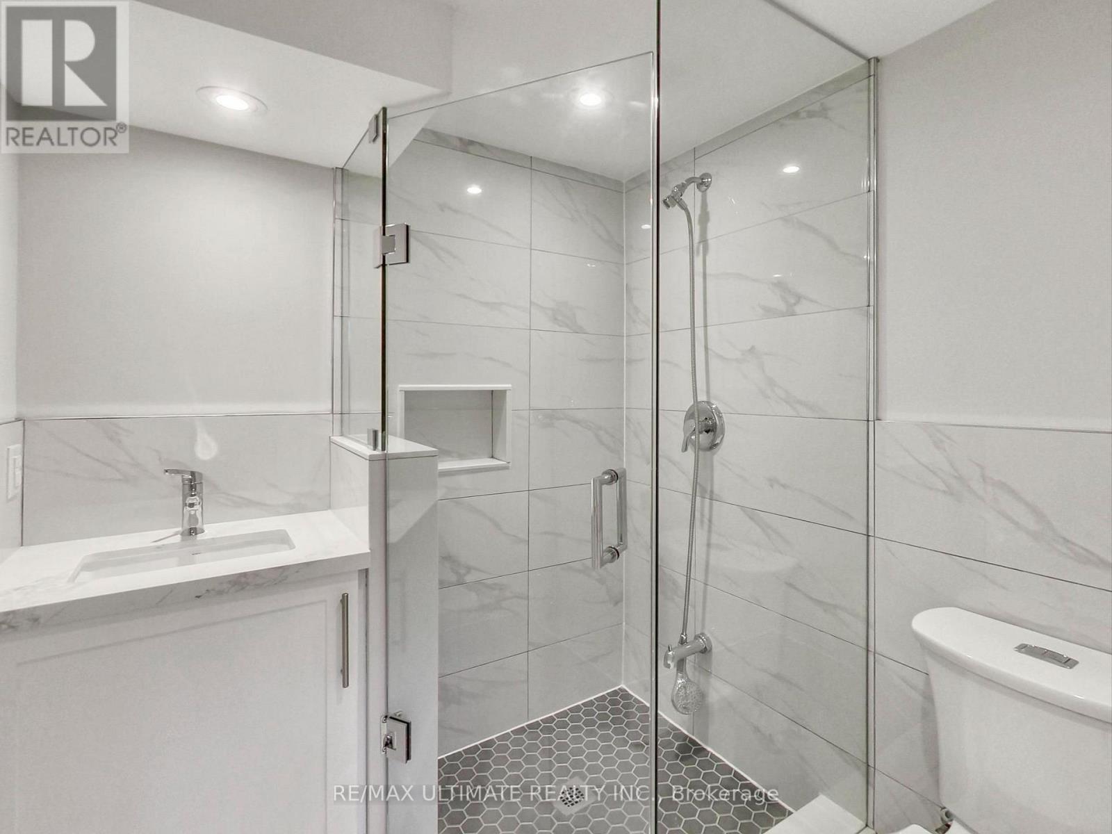 Lower - 614 Northcliffe Boulevard, Toronto, Ontario  M6E 3L9 - Photo 9 - C13729906