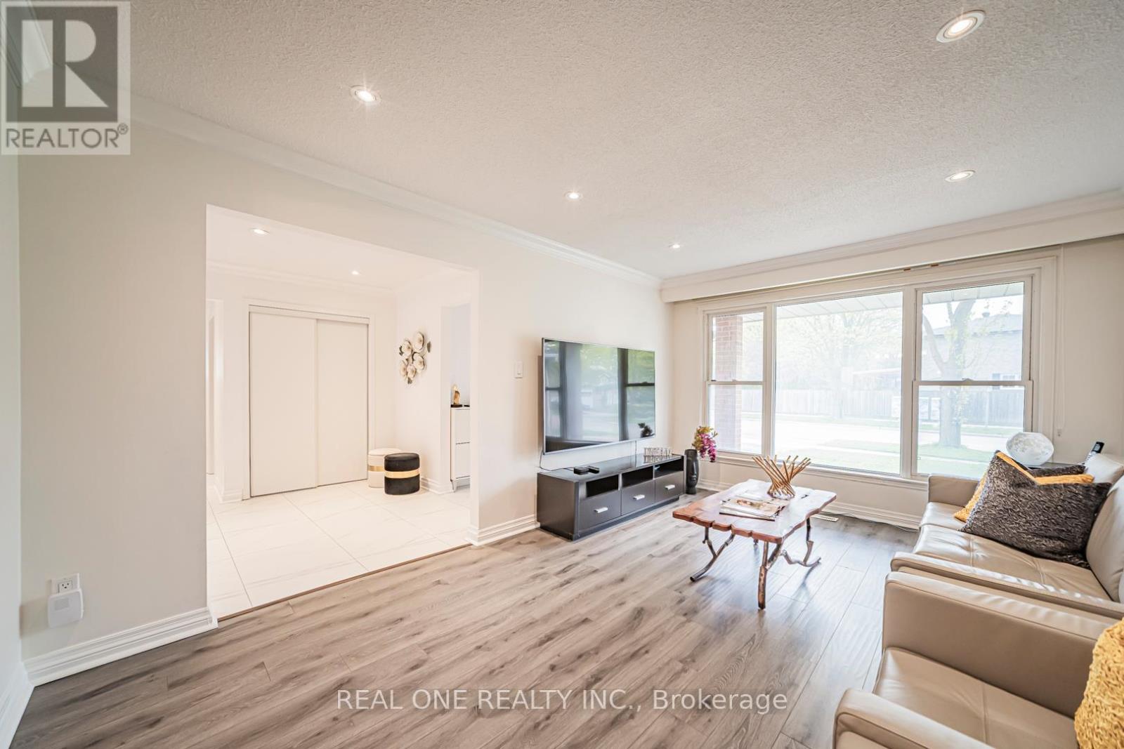 133 Risebrough Circuit, Markham, Ontario  L3R 3E1 - Photo 5 - N13729900
