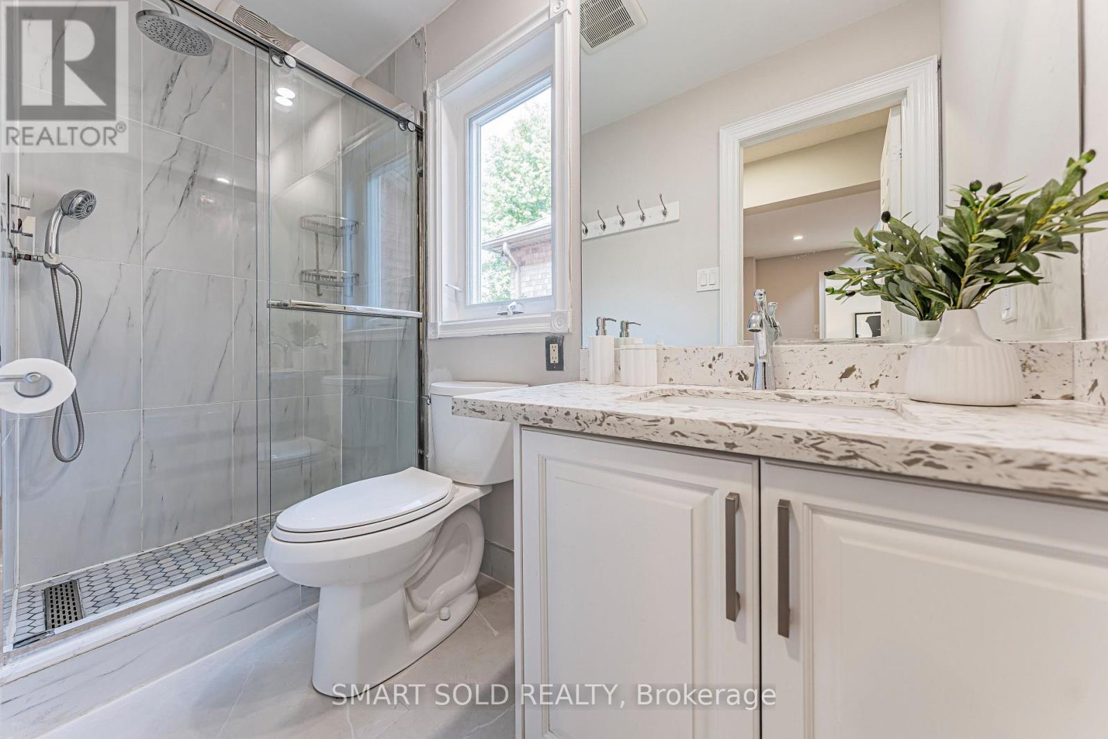 103 Elmwood Avenue, Richmond Hill, Ontario  L4C 1K7 - Photo 9 - N13729922