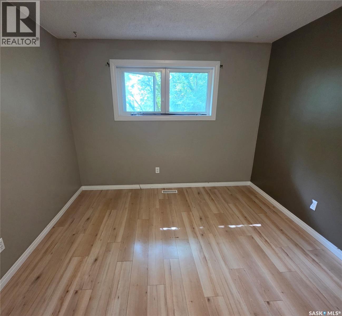 327 1st Avenue Nw, Preeceville, Saskatchewan  S0A 3B0 - Photo 13 - SK047110