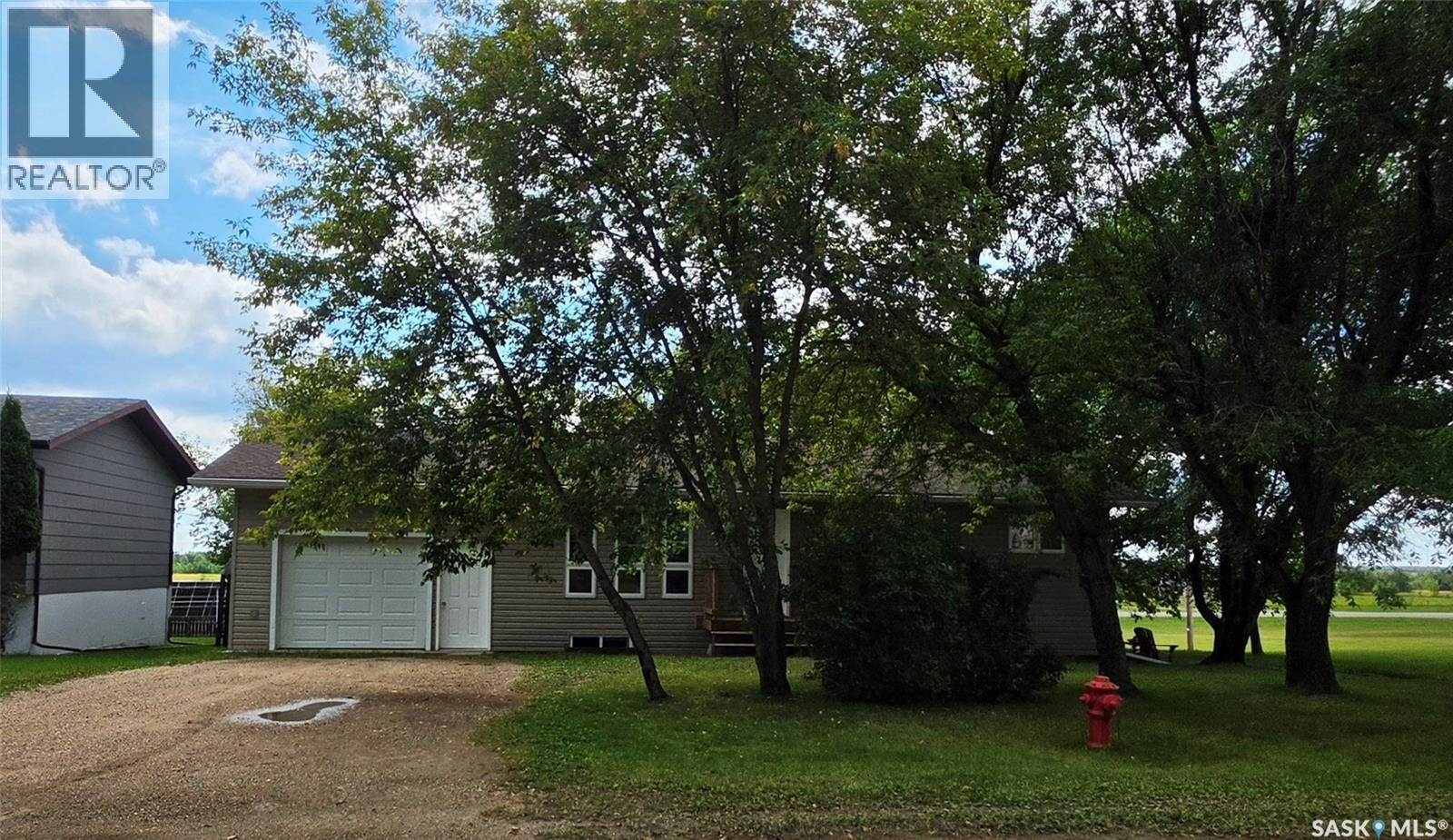 327 1st Avenue Nw, Preeceville, Saskatchewan  S0A 3B0 - Photo 2 - SK047110