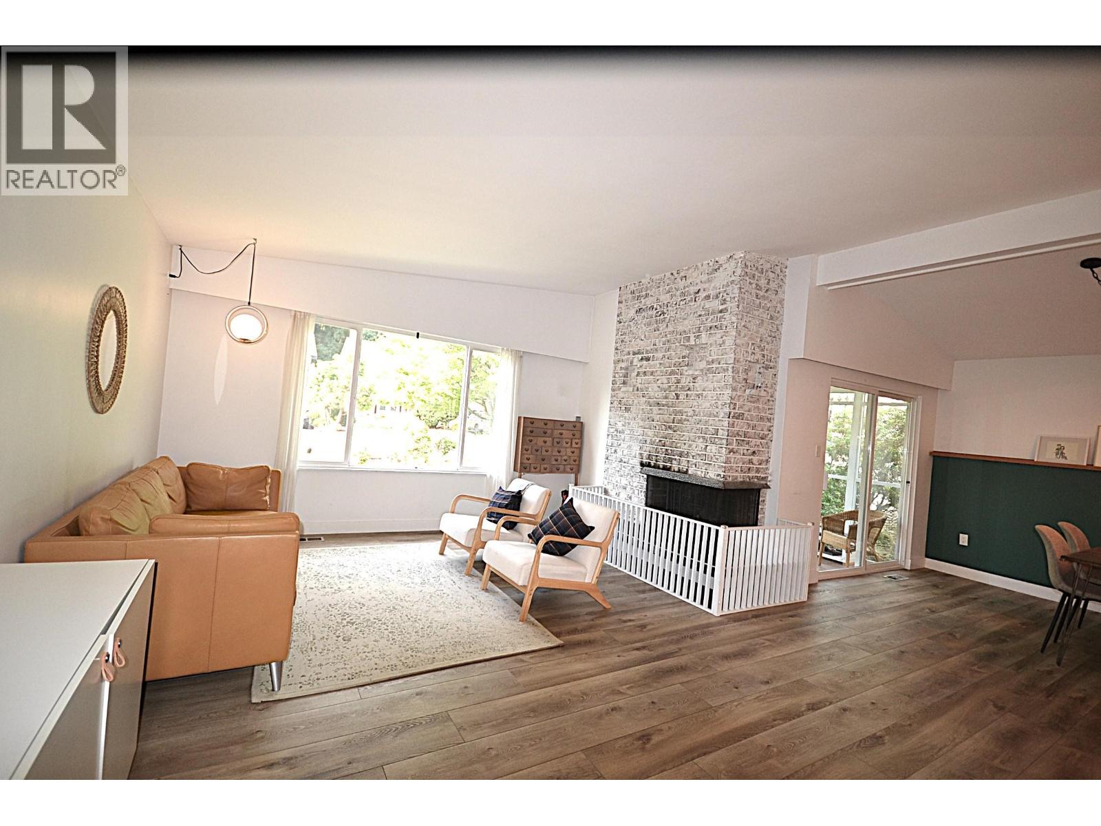 2280 King Albert Avenue, Coquitlam, British Columbia  V3J 1Z5 - Photo 3 - R3160235