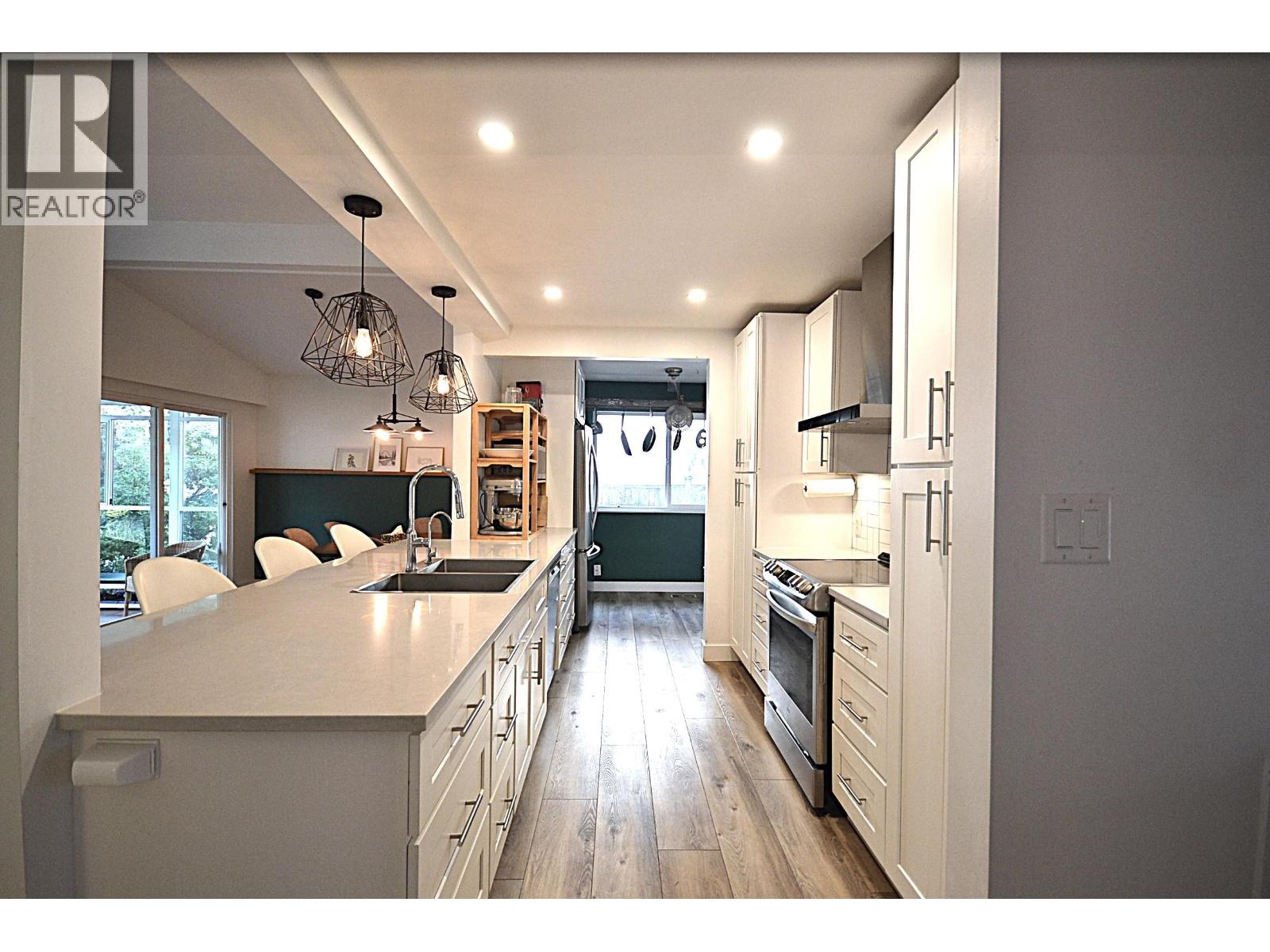 2280 King Albert Avenue, Coquitlam, British Columbia  V3J 1Z5 - Photo 8 - R3160235