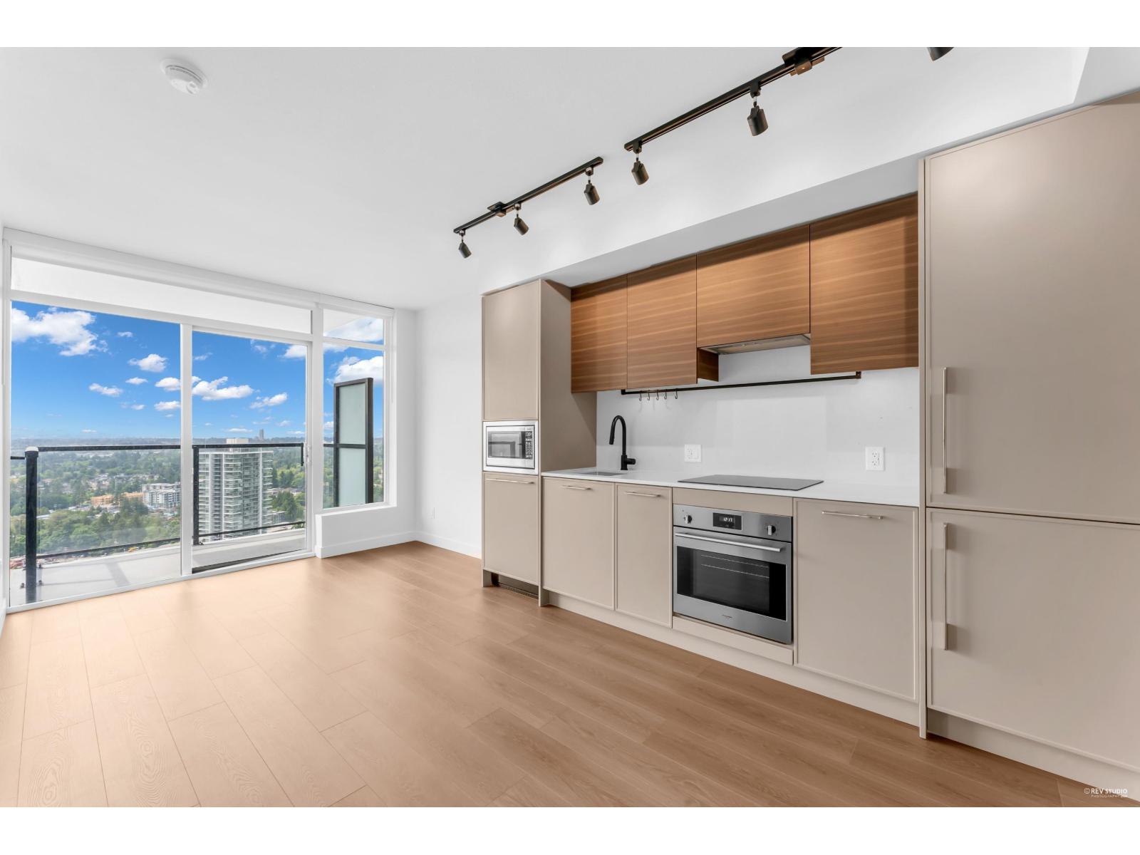 2801 13745 GEORGE JUNCTION, surrey, British Columbia