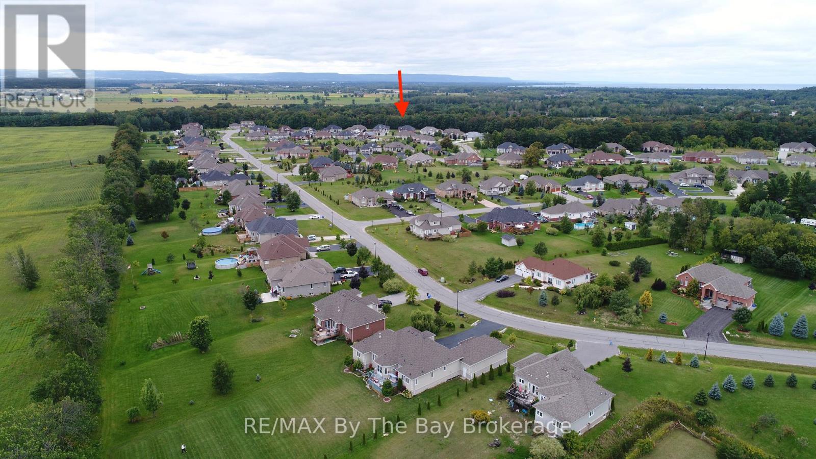 10 Basswood Drive, Wasaga Beach, Ontario  L9Z 0A9 - Photo 2 - S13730008