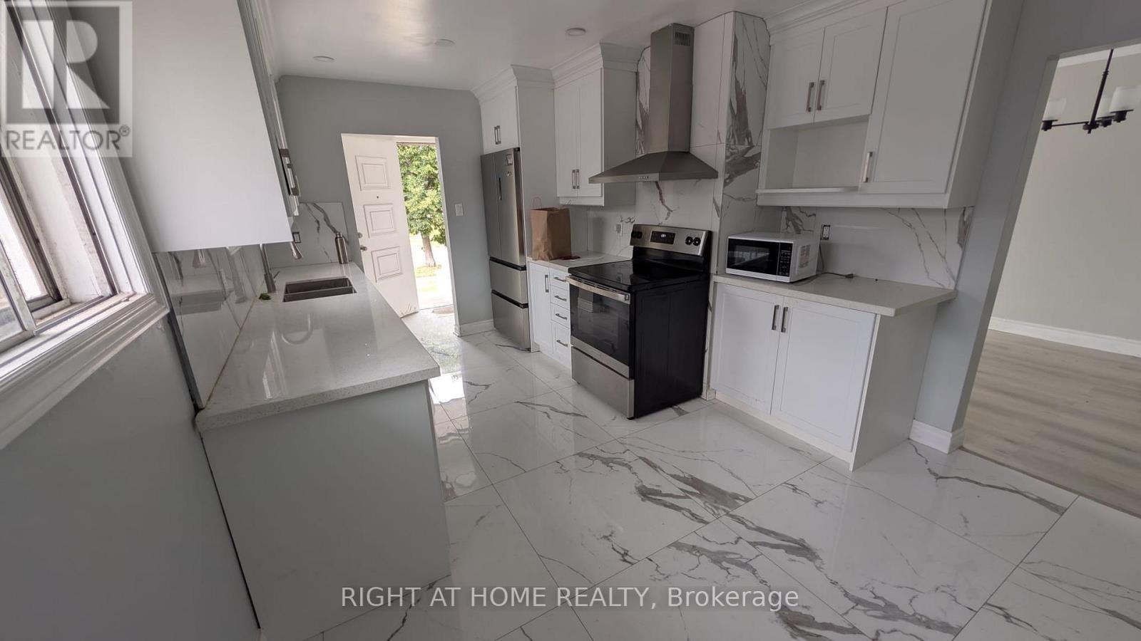 Main - 68 Elnathan Crescent, Toronto, Ontario  M9L 2G1 - Photo 2 - W13523990