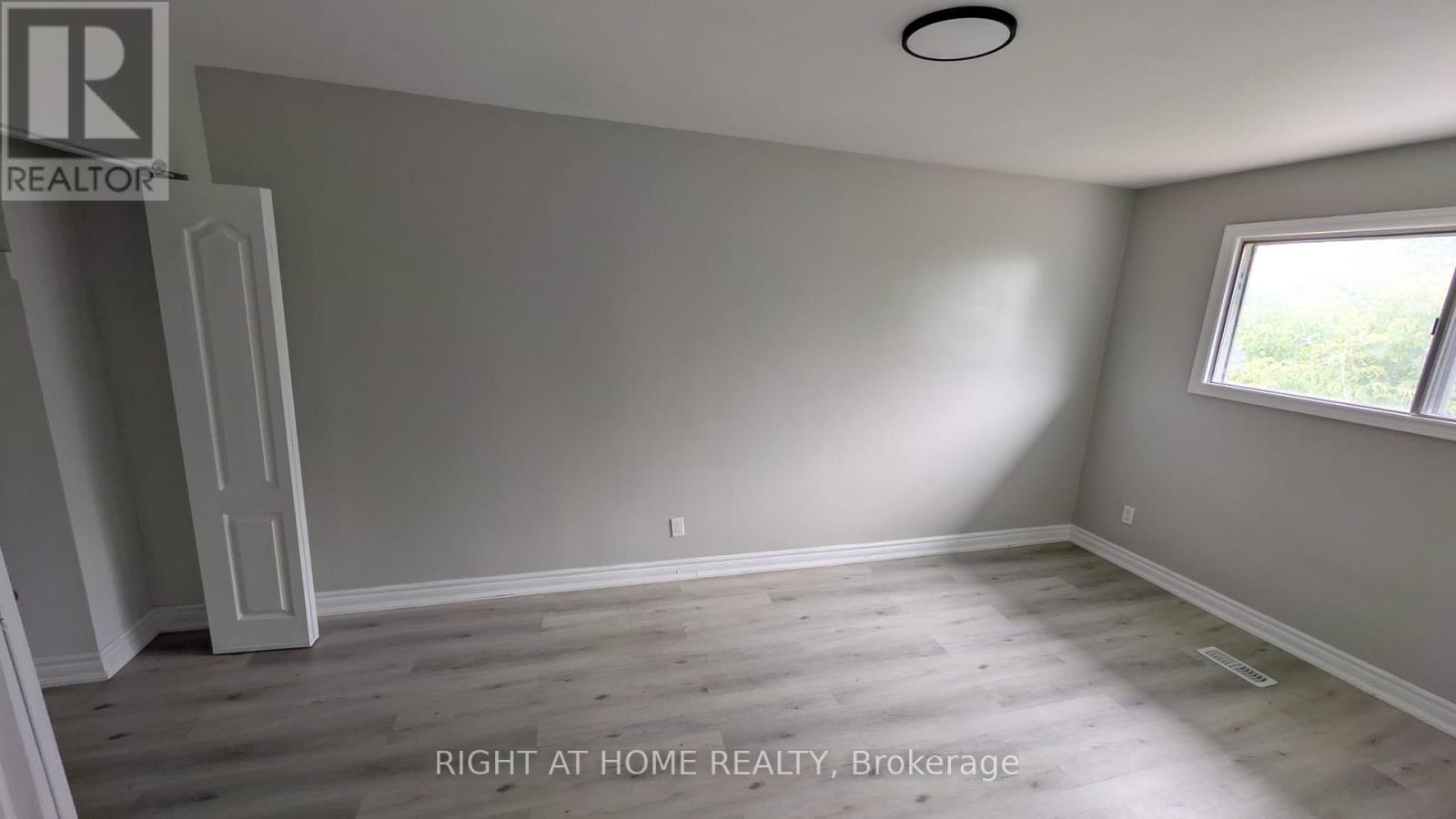 Main - 68 Elnathan Crescent, Toronto, Ontario  M9L 2G1 - Photo 7 - W13523990