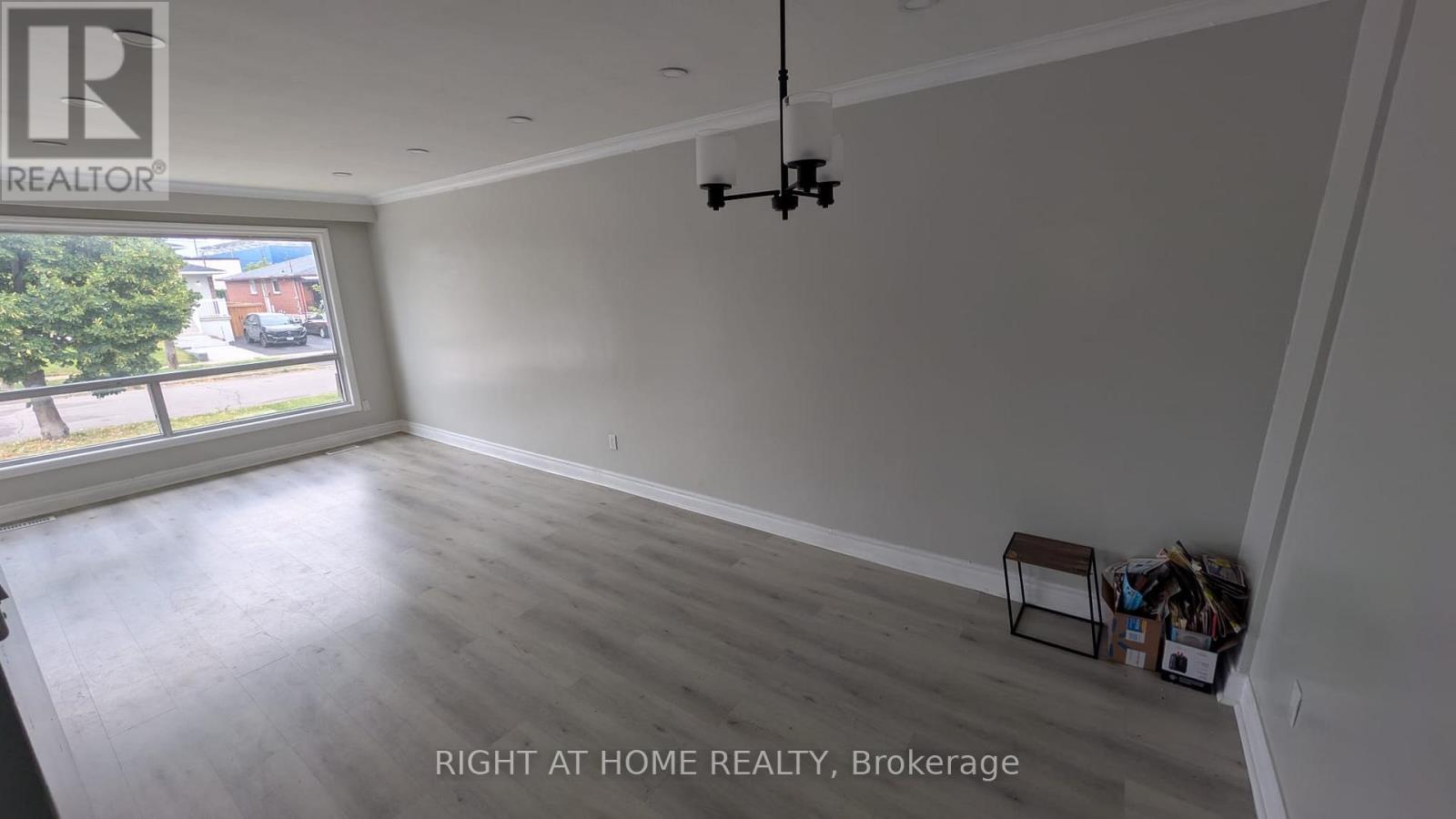 Main - 68 Elnathan Crescent, Toronto, Ontario  M9L 2G1 - Photo 4 - W13523990