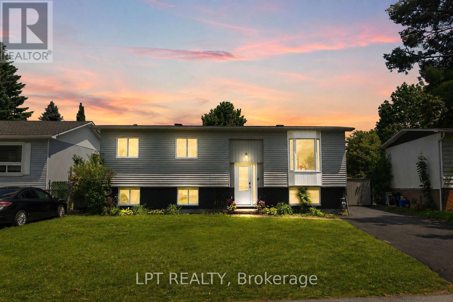 34 FRINGEWOOD DRIVE, Ottawa, Ontario