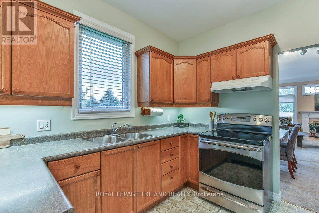42 - 44 Edgevalley Road, London East (East A), Ontario  N5Y 5P7 - Photo 9 - X13729992