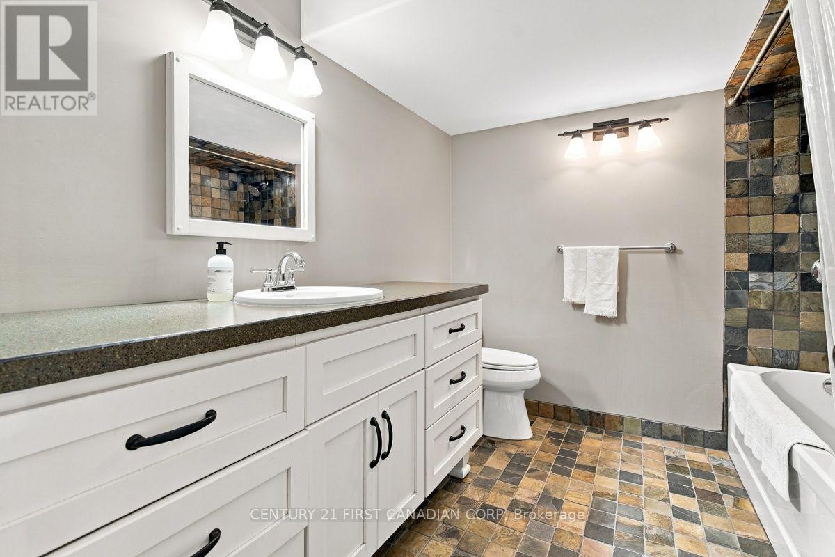 31998 Scout Road, North Middlesex, Ontario  N0M 2N0 - Photo 35 - X13730066