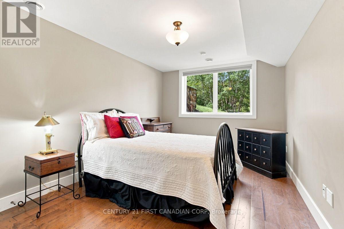 31998 Scout Road, North Middlesex, Ontario  N0M 2N0 - Photo 39 - X13730066