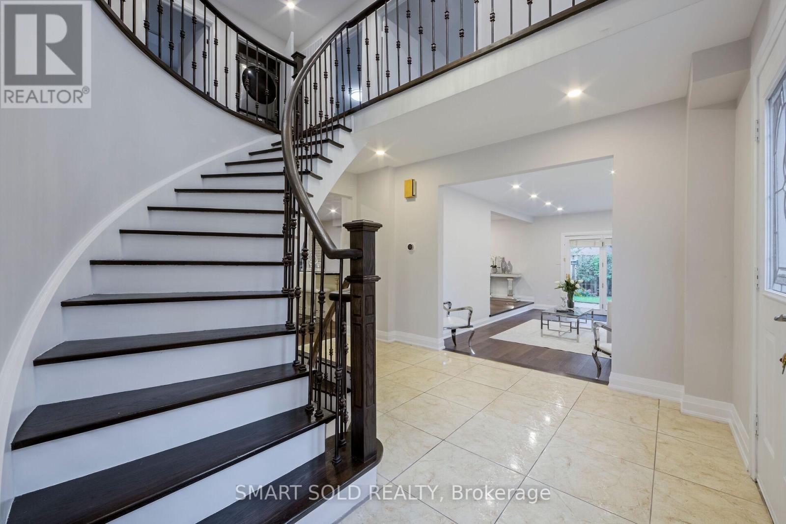 1 Tiffany Gate, Richmond Hill, Ontario  L4C 6W7 - Photo 3 - N13729952