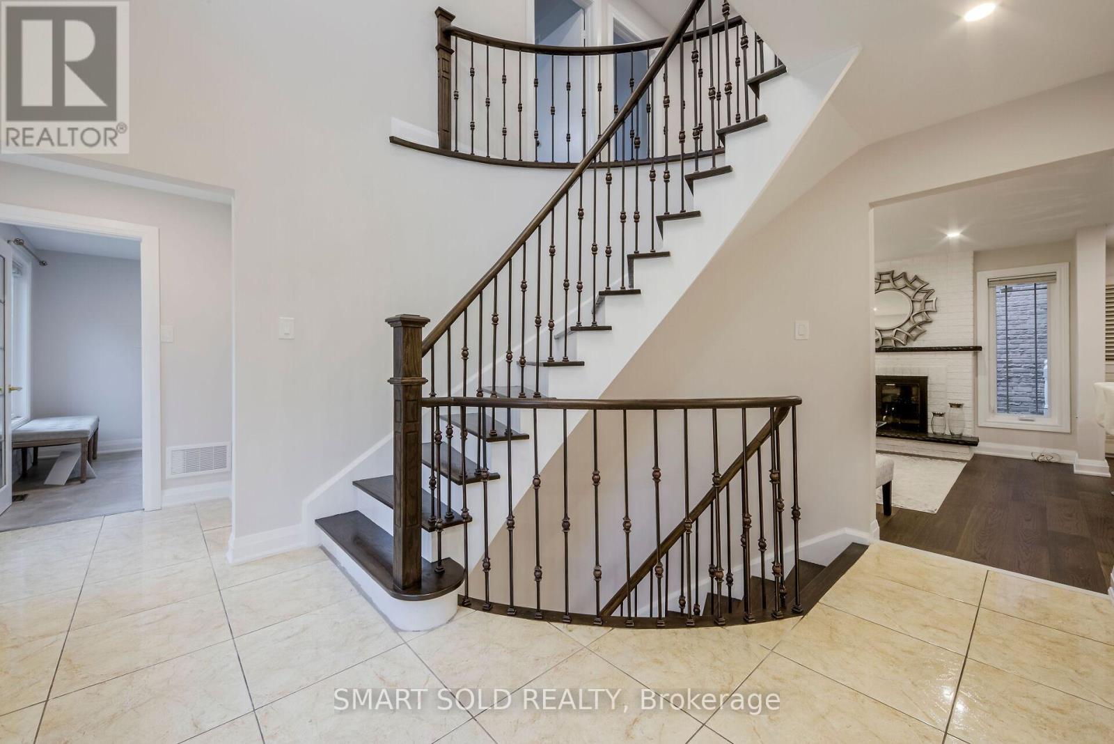1 Tiffany Gate, Richmond Hill, Ontario  L4C 6W7 - Photo 4 - N13729952