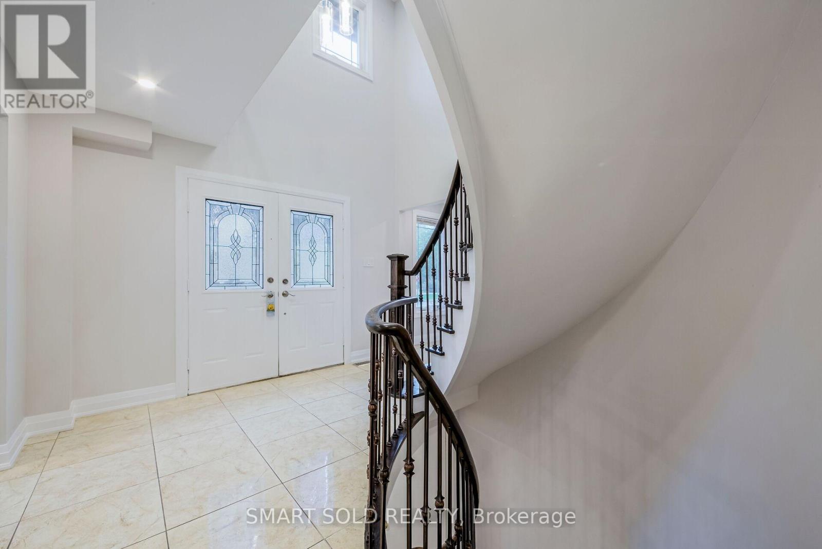 1 Tiffany Gate, Richmond Hill, Ontario  L4C 6W7 - Photo 5 - N13729952