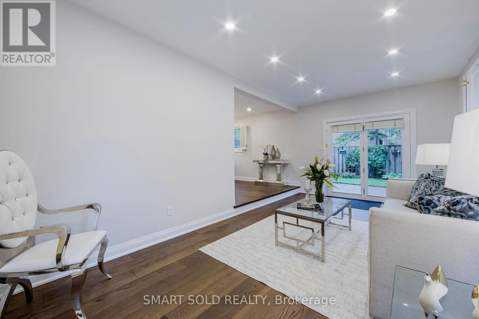 1 Tiffany Gate, Richmond Hill, Ontario  L4C 6W7 - Photo 6 - N13729952