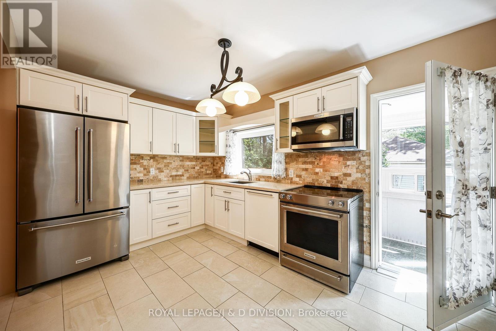 553 Runnymede Road, Toronto, Ontario  M6S 2Z8 - Photo 9 - W13729356