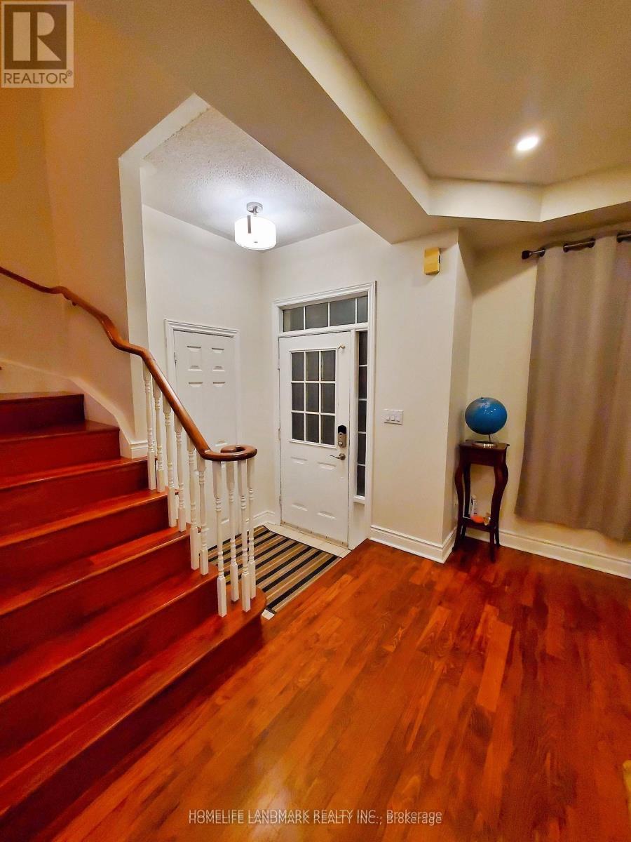 176 Glenashton Drive, Oakville, Ontario L6H 6H6 - Photo 2 - W13729968