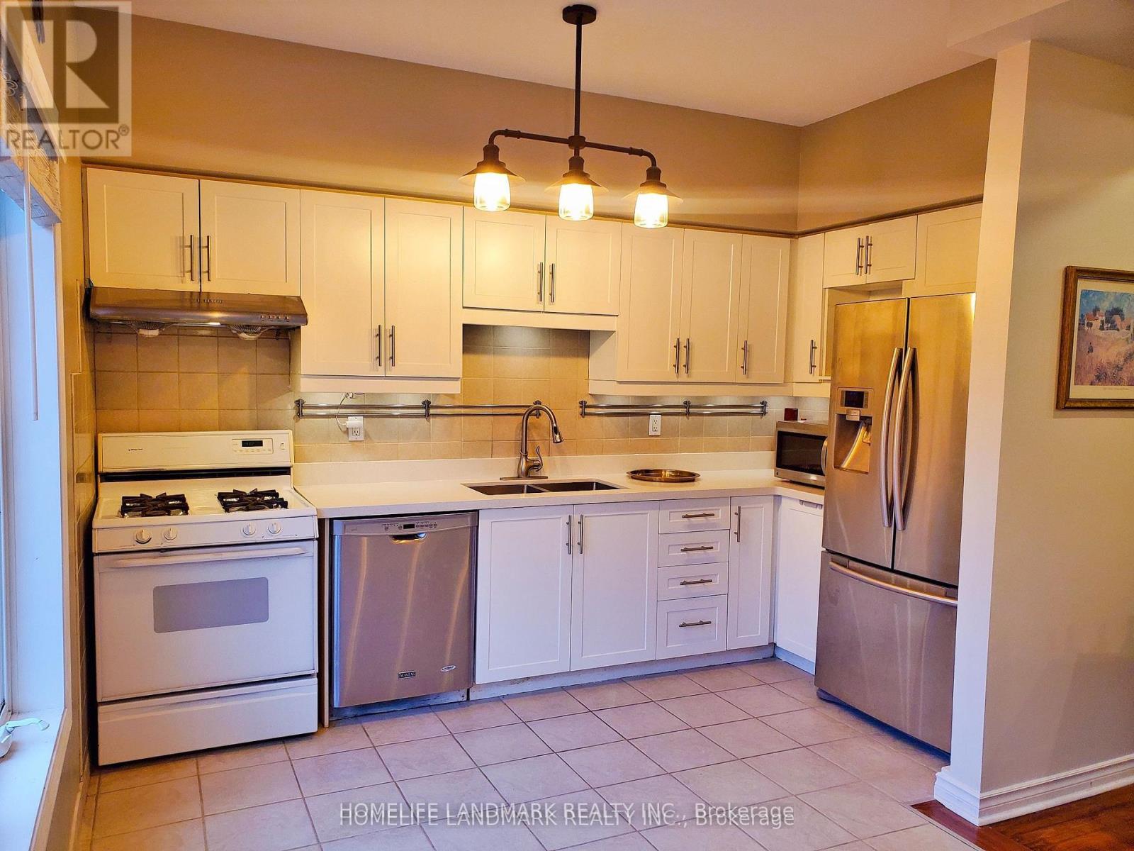 176 Glenashton Drive, Oakville, Ontario L6H 6H6 - Photo 5 - W13729968
