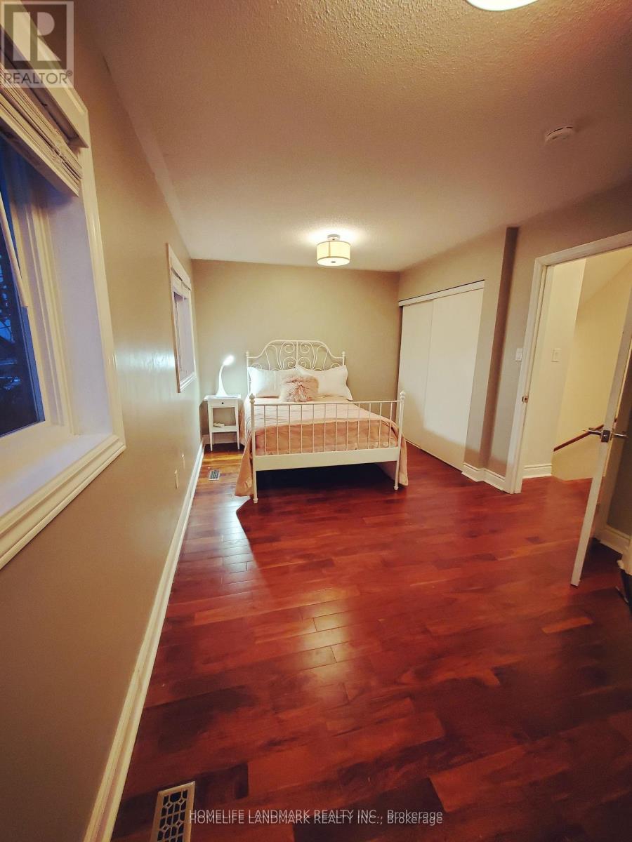 176 Glenashton Drive, Oakville, Ontario L6H 6H6 - Photo 6 - W13729968