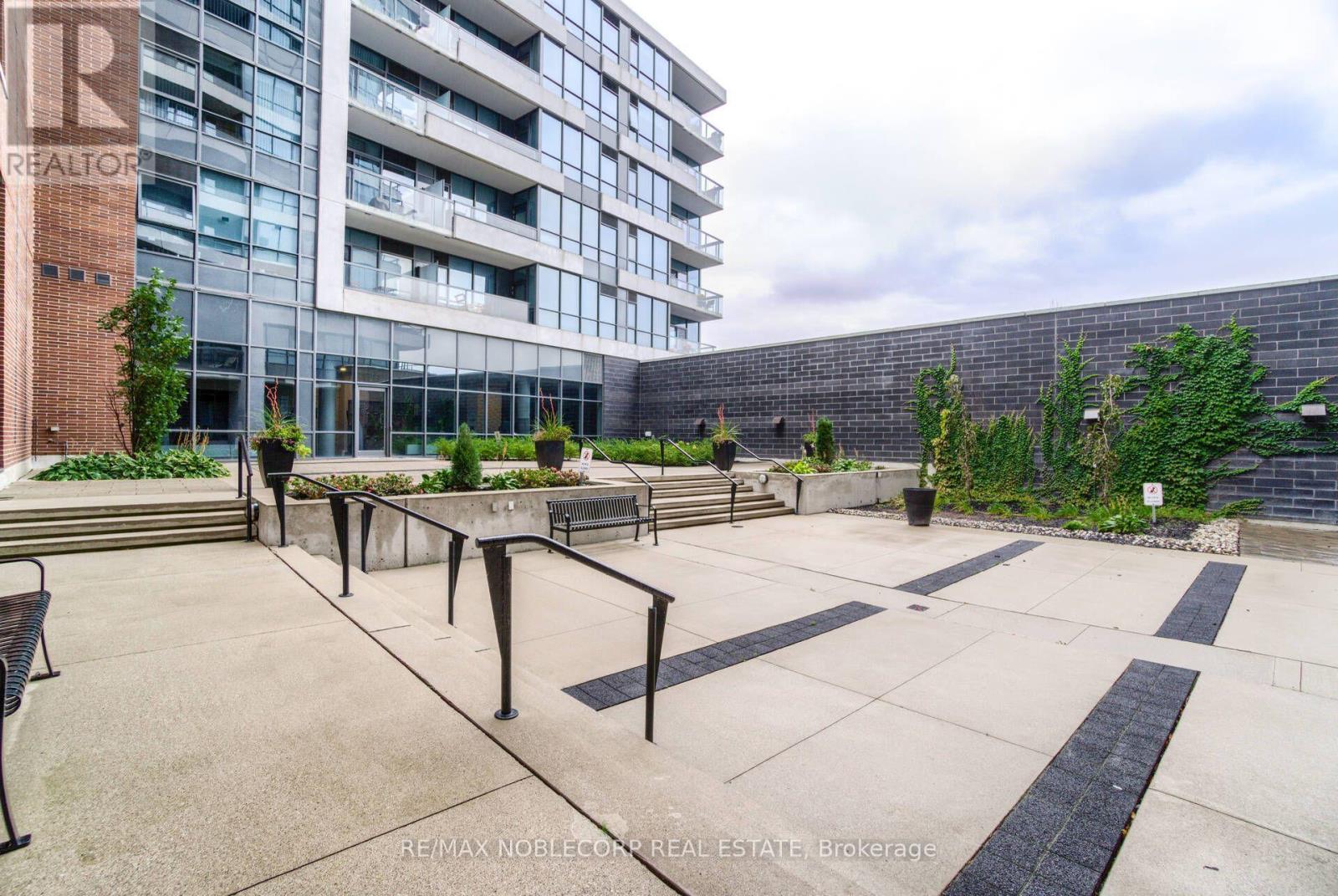 415 - 1 HURONTARIO STREET