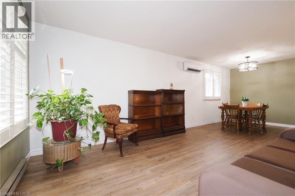 219 Foxhunt Road, Waterloo, Ontario  N2K 2R8 - Photo 4 - 40859547