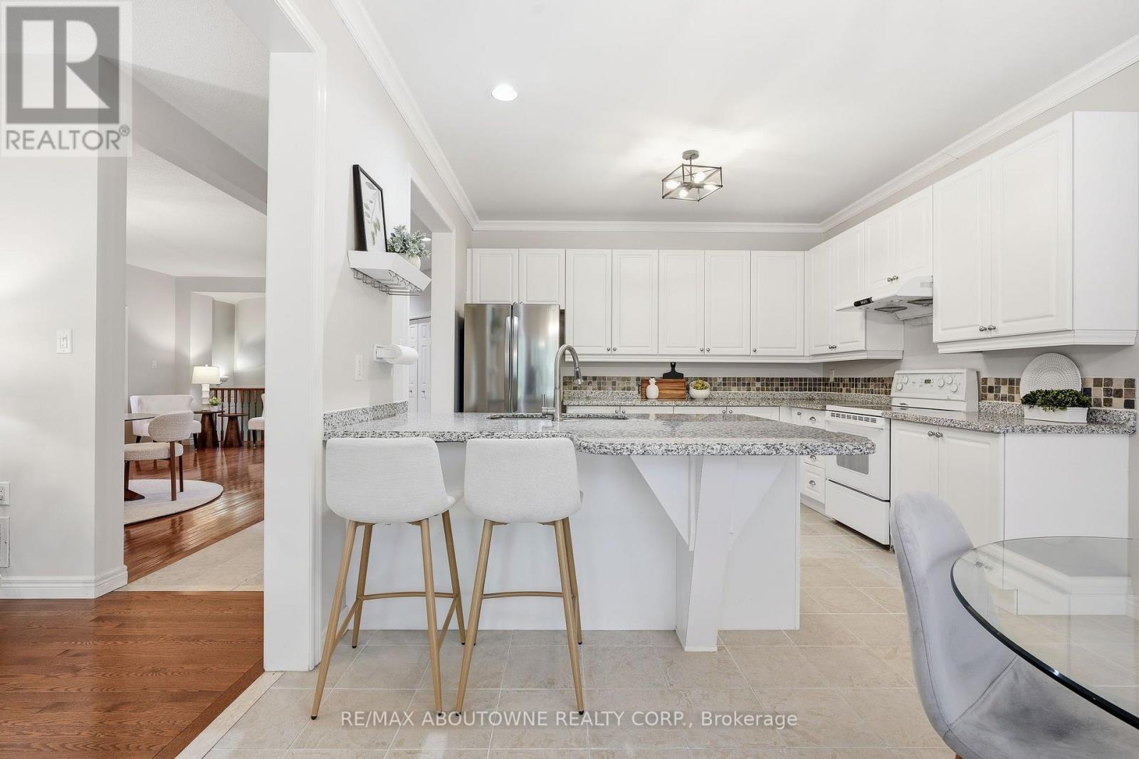 2381 Grand Oak Trail, Oakville, Ontario L6M 4V4 - Photo 11 - W13730148
