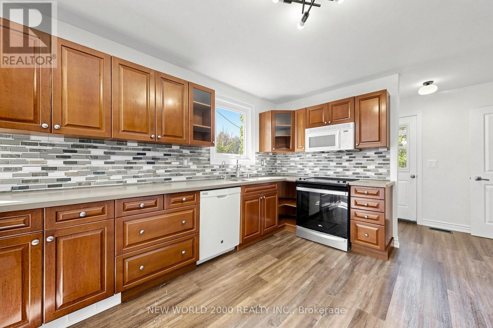 10 Buce Avenue, Bradford West Gwillimbury (Bradford), Ontario  L3Z 2C4 - Photo 10 - N13730180