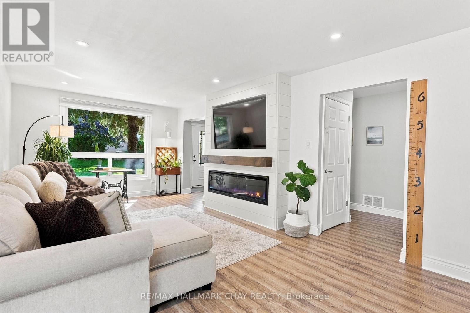 278 Carlisle Street, Newmarket, Ontario  L3Y 6C1 - Photo 3 - N13730186