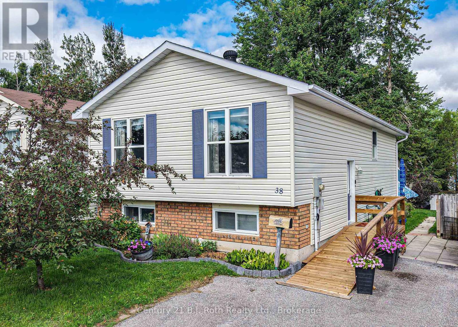 38 Louise Lane, Orillia, Ontario  L3V 7W1 - Photo 1 - S13730202